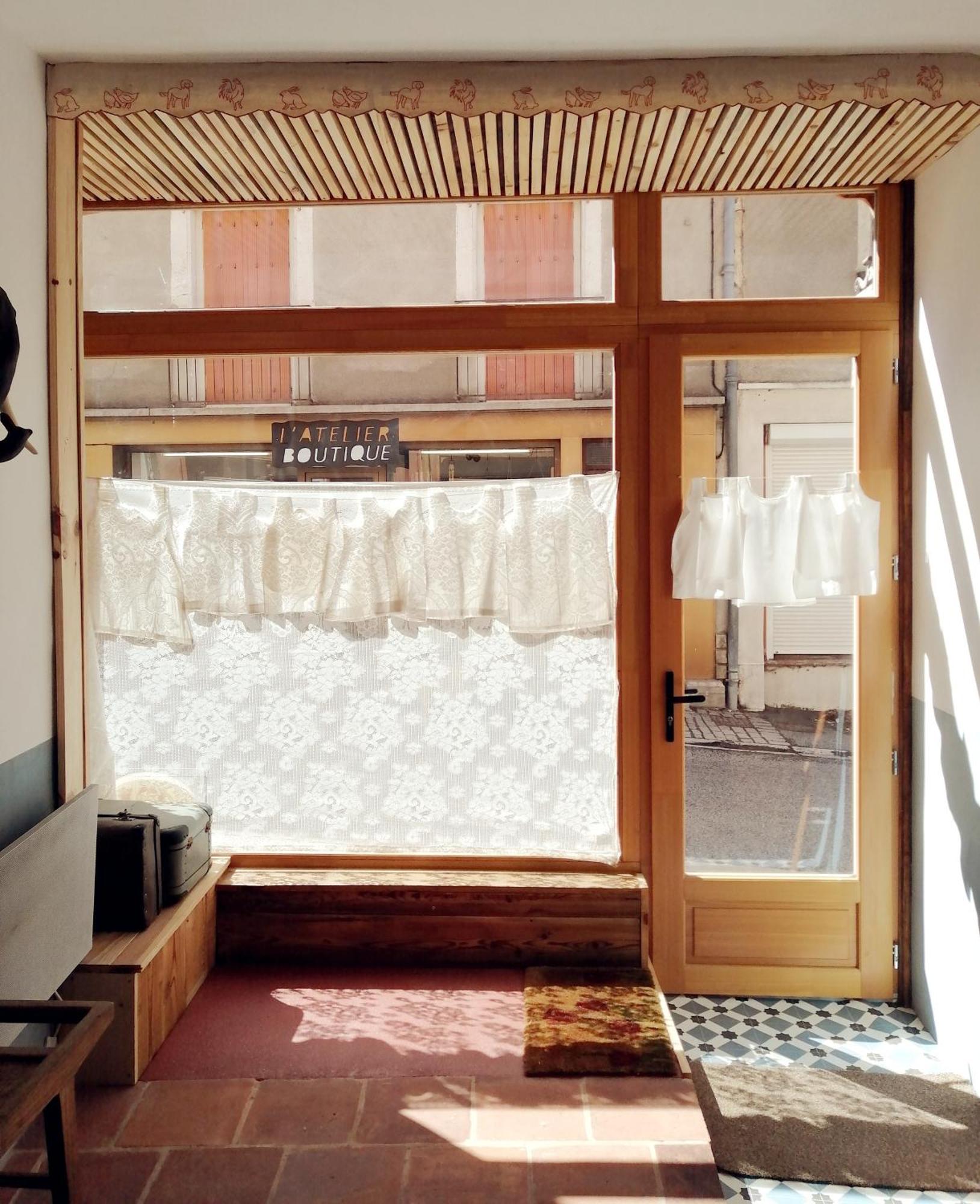 File Dans Ta Chambre ! Le Monastier sur Gazeille 部屋 写真