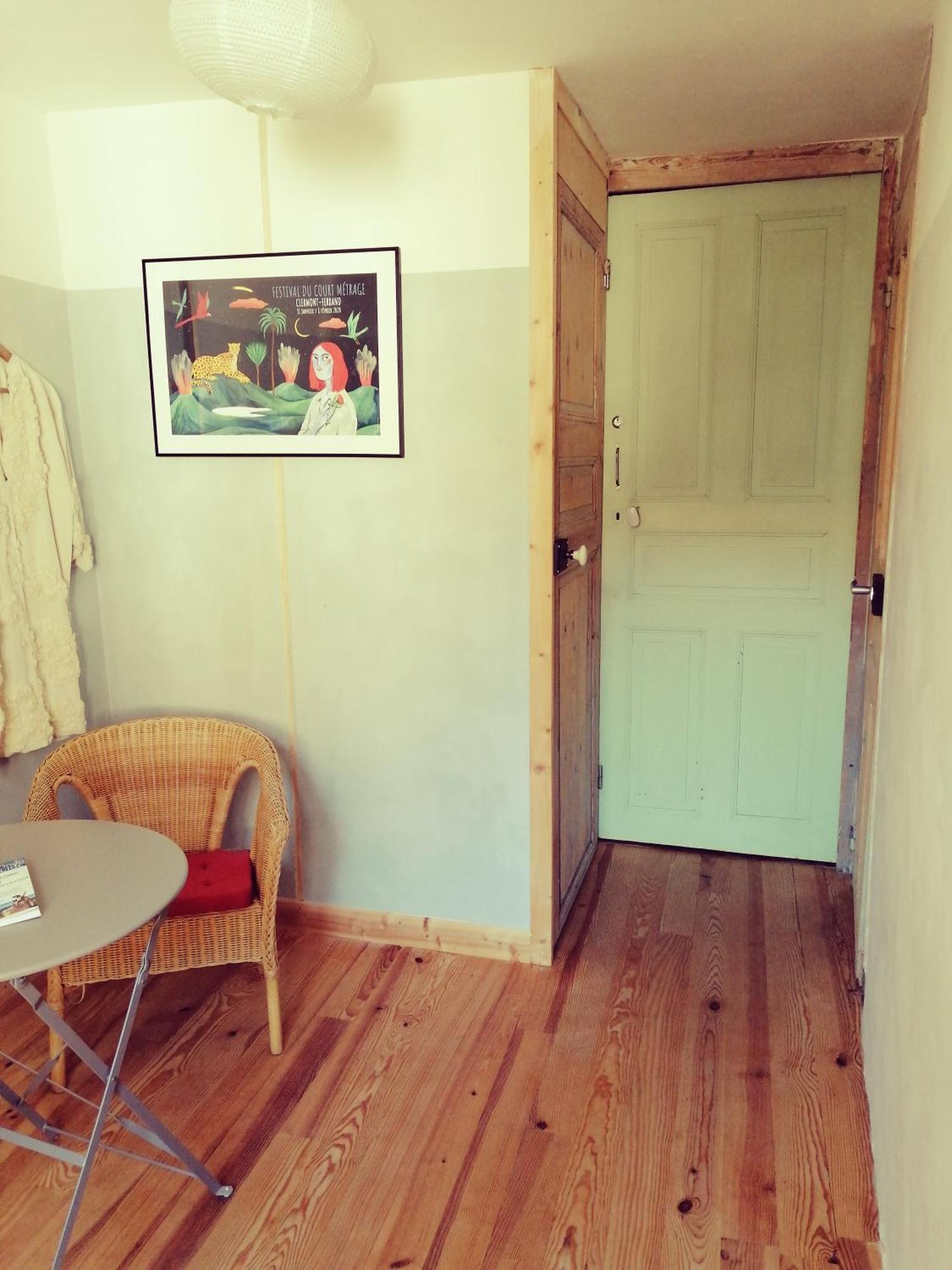 File Dans Ta Chambre ! Le Monastier sur Gazeille 部屋 写真
